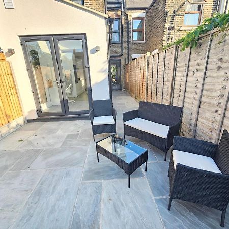 Spacious 4Br House, London, Sleeps 9, Parking Available Exteriér fotografie