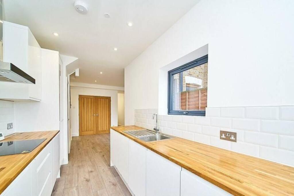Spacious 4Br House, London, Sleeps 9, Parking Available Exteriér fotografie