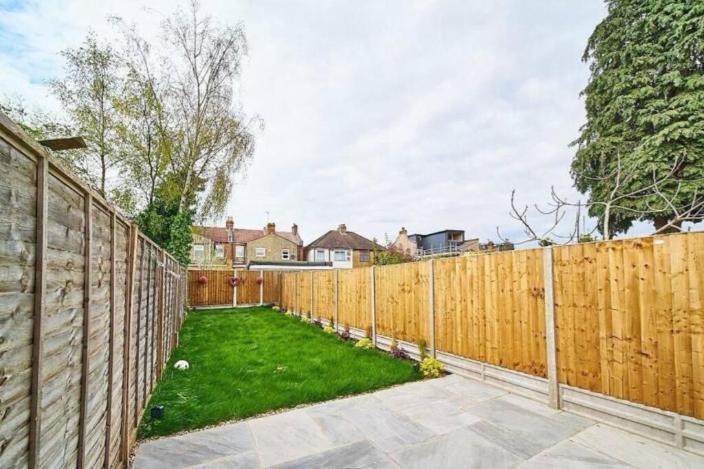 Spacious 4Br House, London, Sleeps 9, Parking Available Exteriér fotografie
