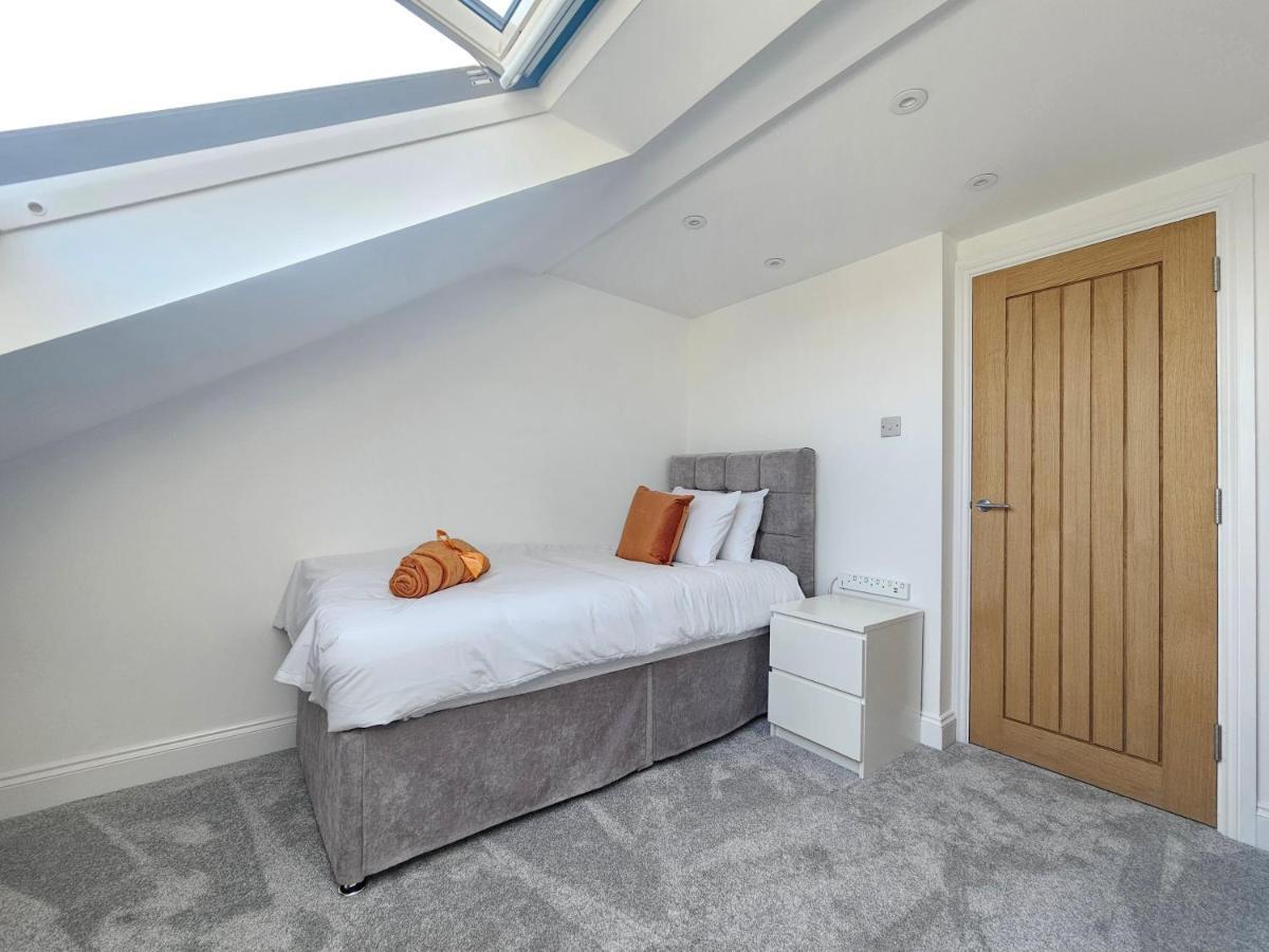 Spacious 4Br House, London, Sleeps 9, Parking Available Exteriér fotografie