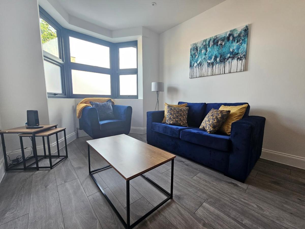 Spacious 4Br House, London, Sleeps 9, Parking Available Exteriér fotografie