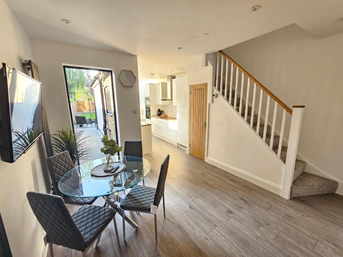 Spacious 4Br House, London, Sleeps 9, Parking Available Exteriér fotografie